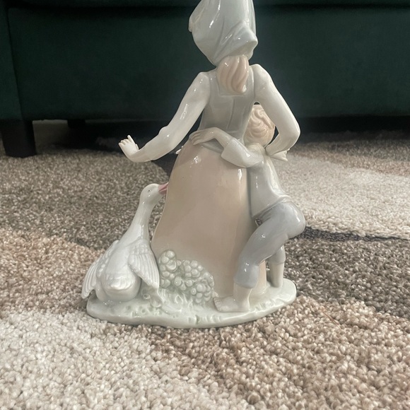 Avoiding the goose figurine by Duncan royal - Picture 2 of 2